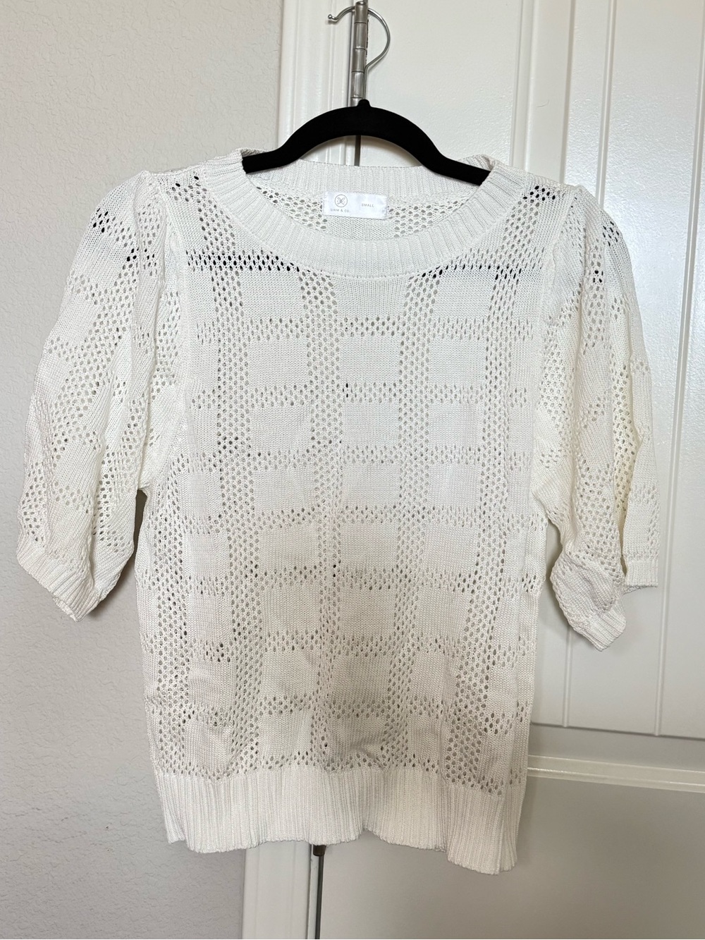 Title: Liam & Co White Open Knit Short Sleeve Sweater Size Small